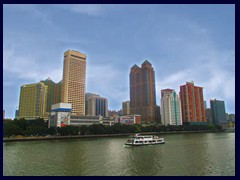Yuexiu district seen from Haizhu Bridge above Pearl River. The tall building to the left is the Landmark Canton hotel, built as early as in 1991.